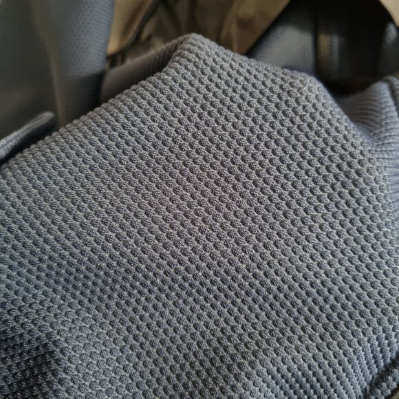 Giorgio Armani Men's Navy Textured Blazer – Made in Italy – Size 50 (EU) - Picture 8 of 10